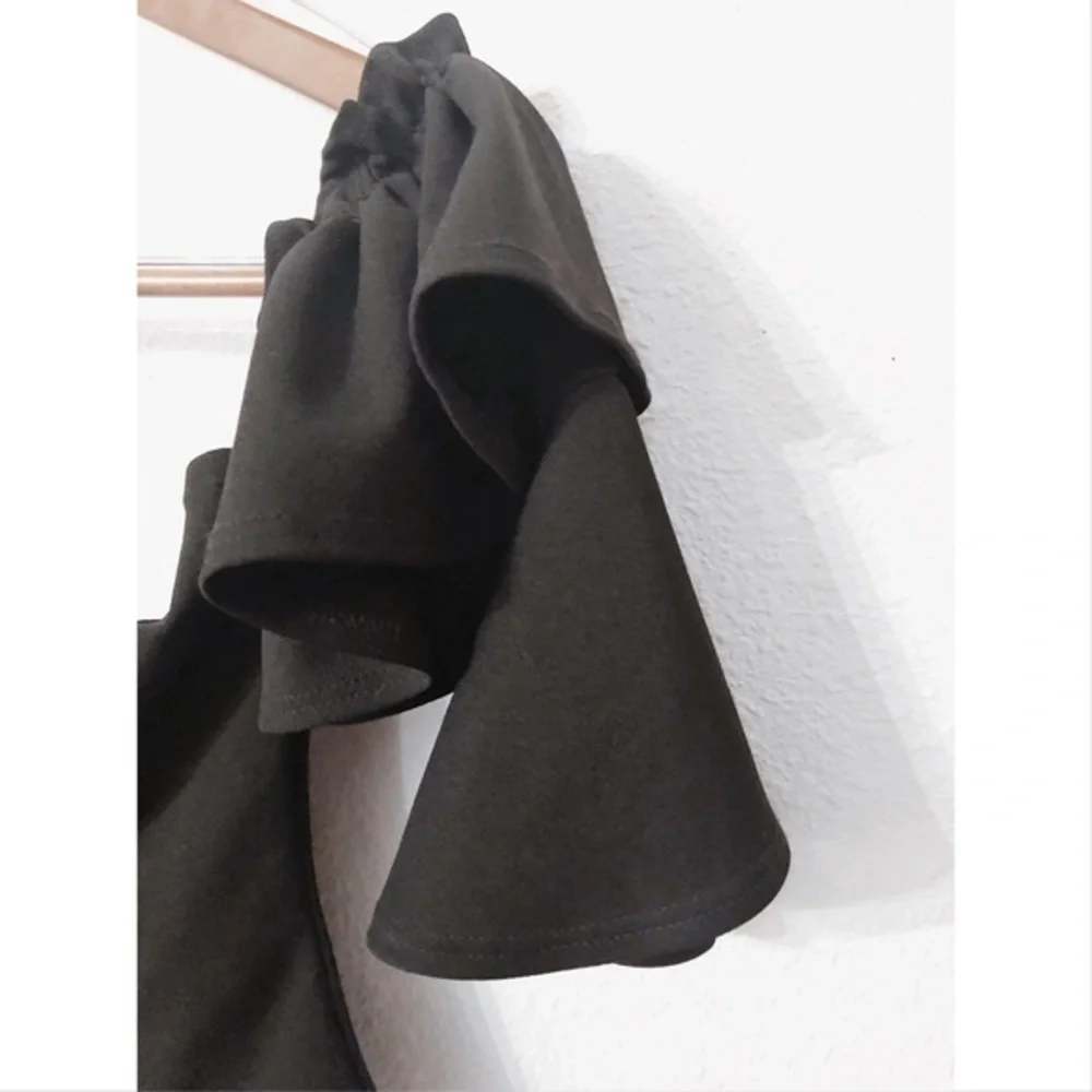 Gibiu ruffled sleeve off the shoulder crop top - Picture 3 of 5